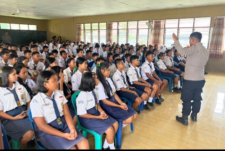 Polisi Bersama Masyarakat, Polres Simalungun Sosialisasikan SPMB SMA Kemala Taruna Bhayangkara ke Ratusan Pelajar di Jorlang Hataran.