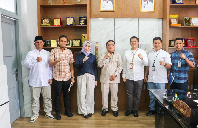 Wali Kota Pematangsiantar Wesly Silalahi, SH, MKn Sambut Audiensi & Silaturahmi Kepala Cabang Bank Sumut Syariah Pematangsiantar Syufri Ananda Putra Lubis.