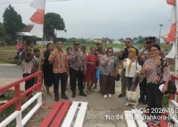 Polisi Bersama Masyrakat, Polsek Siantar Marihat Renovasi Jembatan Merah Putih di Kelurahan Suka Raja.