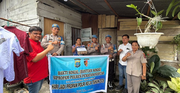 Sambut HUT Ke 24,Propam Polres Pematangsiantar Berikan Bantuan Sembako Kepada Warga.