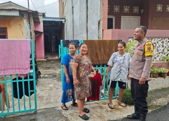 Sampaikan Pesan Kamtibmas Polsek Siantar Utara Sambang Kepada Warga Gang Manunggal.