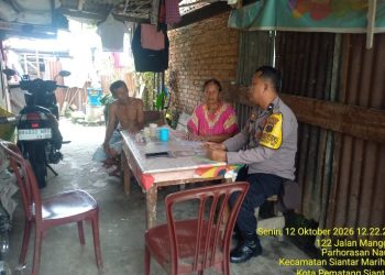 Bhabinkamtibmas Polsek Siantar Marihat Sambang Cegah Tindak Pidana .