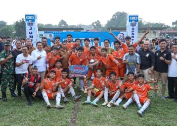 Wali Kota Pematangsiantar Wesly Silalahi, SH, MKn Diwakili Sekda Junaedi Antonius Sitanggang, SSTP, MSi & Perwakilan Unsur Forkopimda Hadiri Penutupan Kejuaraan Sepak Bola Antar Pelajar SMA/Sederajat Memperebutkan Piala Wali Kota Pematangsiantar Tahun 2026.