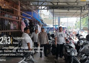 Polseķ Sianțar Barat Patroli Jalan Kaki Antisipasi 3C di Pasar Horas.