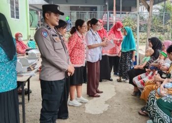 Bhabinkamtibmas Polsek Siantar Barat Hadiri Kegiatan Posyandu di Gang Kopral.