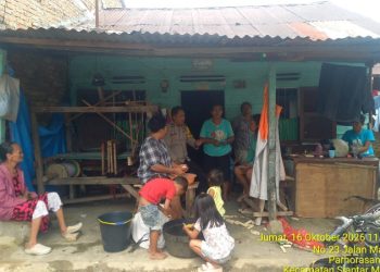 Bhabinkamtibmas Polsek Siantar Marihat Sambang Kamtibams di Jalan Mangga.