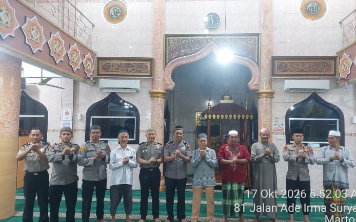 Kapolres Pematangsiantar melaksanakan Subuh Keliling, Pererat Silaturahmi & Ajak Warga Jaga Kamtibmas.