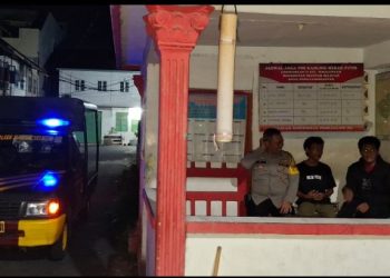 Bhabinkamtibmas Polsek Siantar Selatan Sambangi Pos Kamling Merah Putih, Wujudkan Situasi Kamtibmas yang Aman & Kondusif.