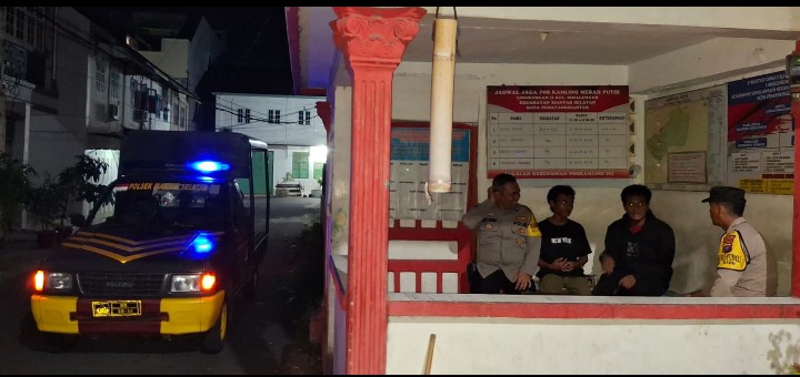 Bhabinkamtibmas Polsek Siantar Selatan Sambangi Pos Kamling Merah Putih, Wujudkan Situasi Kamtibmas yang Aman & Kondusif.