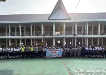 Selamatkan Generasi Muda Dari Narkoba, Wakapolres Simalungun Bina Upacara di Sekolah Assisi & Dorong Literasi AI.