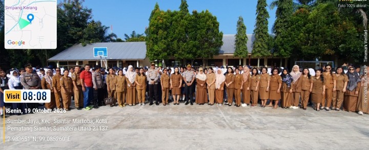 Polri Peduli Pendidikan, Wakapolres Pematangsiantar Pembina Upacara Bendera di SMPN 9.
