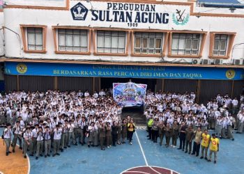 Motivasi 500 Anak Sat Lantas Polres Pematangsiantar Police Go To School di SMA YP Sultan Agung.