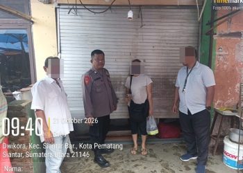 Respon Cepat Laporan CC 110,Polseķ Siantar Barat Cek TKP Pengerusakan pintu Kios di Pasar Horas.