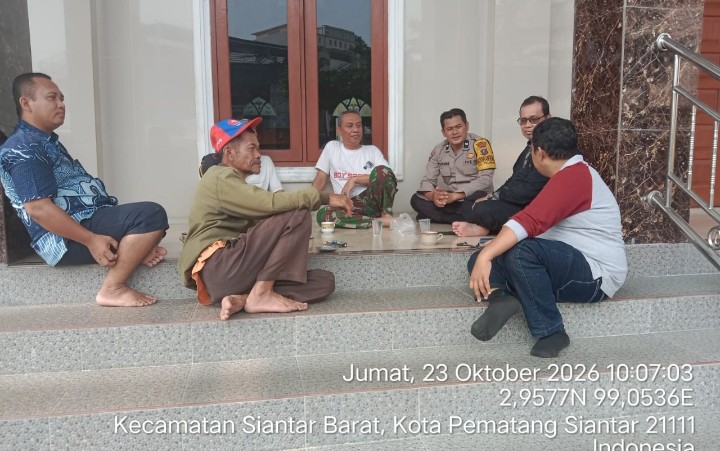 Polsek Siantar Barat Jumat Curhat Kamtibmas di Mesjid Dakwah Jalan Jawa.