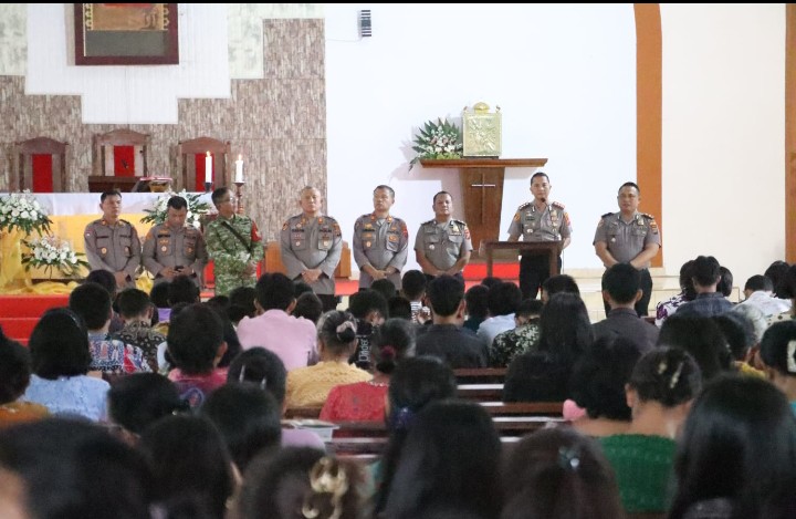Waspada Hoax, Kapolres Simalungun Ajak Jemaat Gereja Katolik St. Petrus & Paulus Saring Informasi Lewat Safari Minggu Kasih.