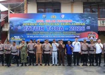 Wali Kota Pematangsiantar Wesly Silalahi, SH, MKn Diwakili Asisten Pemerintahan dan Kesejahteraan Rakyat Setdako Fidelis Edy Suranta Sembiring, SSTP Mengikuti Apel Gelar Pasukan Operasi Kewilayahan Patuh Toba 2026.