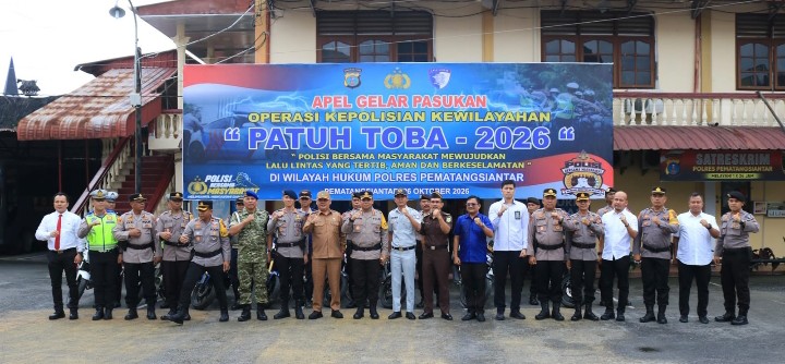 Wali Kota Pematangsiantar Wesly Silalahi, SH, MKn Diwakili Asisten Pemerintahan dan Kesejahteraan Rakyat Setdako Fidelis Edy Suranta Sembiring, SSTP Mengikuti Apel Gelar Pasukan Operasi Kewilayahan Patuh Toba 2026.