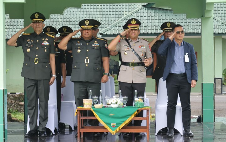 Kapolres Pematangsiantar Hadiri Upacara Penutupan DIKMABA IF TNI AD Gel II TA. 2026.
