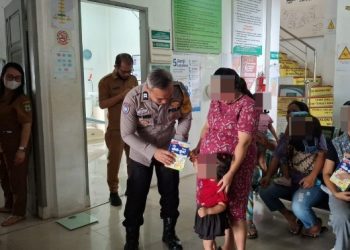 Polsek Siantar Selatan Hadiri Pemberian Bantuan Pangan Untuk Balita Stunting di UPTD Puskesmas Aek Nauli.