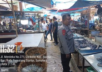 Polsek Siantar Barat Patroli Jalan Kaki Antisipasi 3C di Pasar Horas.