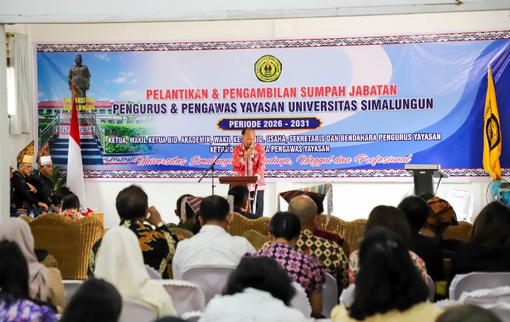 Wali Kota Pematangsiantar Wesly Silalahi, SH, MKn Diwakili Asisten Pemerintahan dan Kesejahteraan Rakyat Setdako Fidelis Edy Suranta Sembiring, SSTP, MSi Hadiri Pelantikan Pengurus dan Pengawas Yayasan Universitas Simalungun (USI) Periode 2026 –2031.