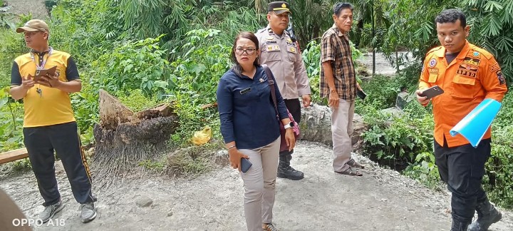 Tanggap Bencana, Pemkab Simalungun Tinjau Longsor di Kecamatan Silou Kahean : Keselamatan Masyarakat Jadi Prioritas.