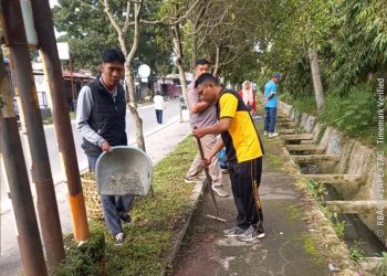 Wujudkan Lingkungan Bersih dan Asri, Polsek Siantar Barat Bersama Perangkat Pemerintahan Gelar Jumat Bersih.